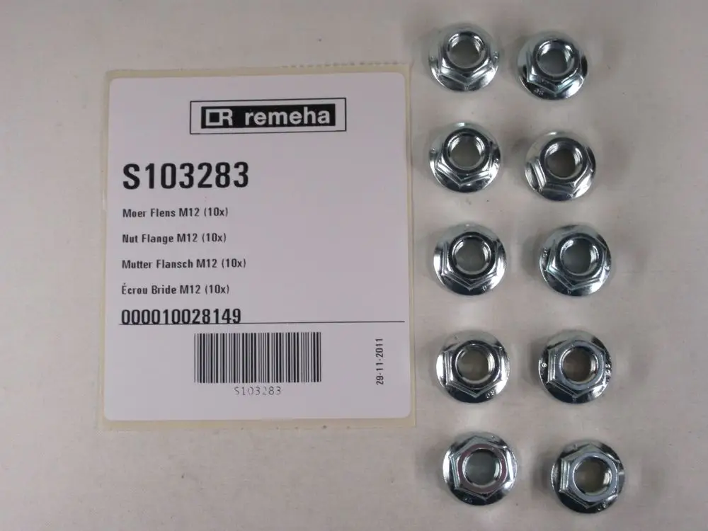 Remeha-Markenflanschmuttern in einer Anordnung, zehn Stück auf einem weißen Hintergrund, mit Produktetikett und Barcode.